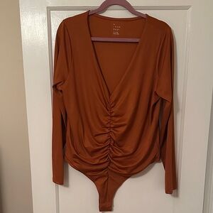 Ruched V-Neck Long Sleeve Bodysuit - Rust